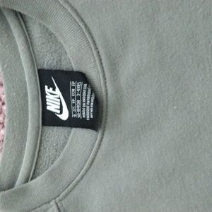 Nike pullover sweater